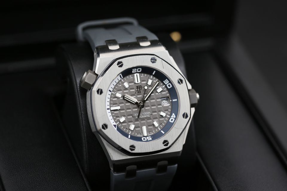 Audemars Piguet Royal Oak Offshore 15720ST.OO.A009CA.01 Image 2